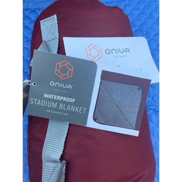 Oniva All-Purpose Machine Washable Water Proof Stadium Blanket Burgandy - Picture 2 of 4